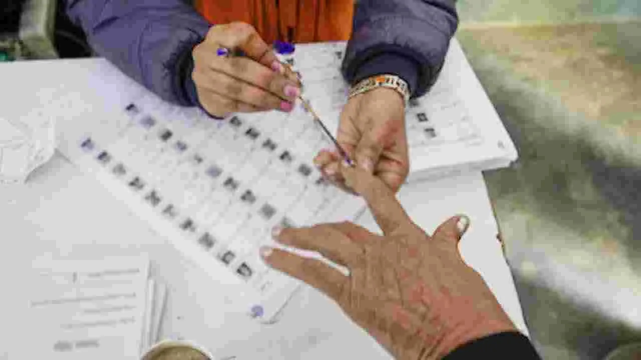 Local Body Elections: ఏకగ్రీవాలు చేసేందుకు గ్రామ పెద్దల చర్చలు