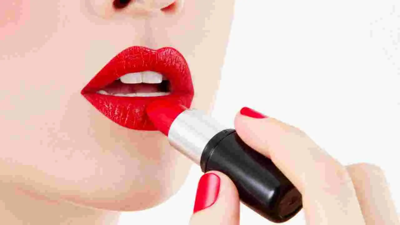 Trending Lip Shades: ట్రెండింగ్ లిప్ షేడ్స్.. మీ లుక్‌కు పర్‌ఫెక్ట్ మ్యాచ్!
