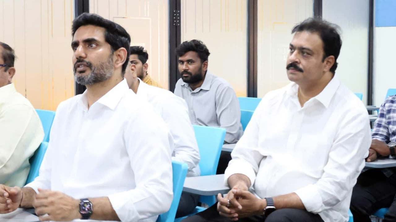 మంగళగిరిలో మోడల్ లైబ్రరీని ప్రారంభించిన మంత్రి లోకేశ్