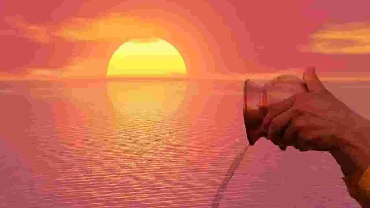Arghya To Sun Benefits: సూర్యునికి అర్ఘ్యం ఎందుకు? ఎలా? సమర్పించాలి.. అందువల్ల ఫలితాలు