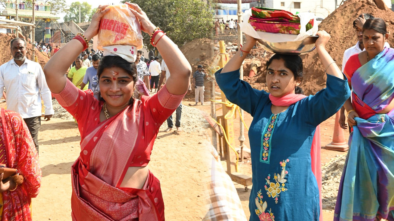 మేడారం జాతరకు పొటెత్తిన భక్తులు