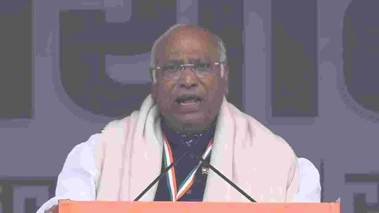 Vote Chori Rally: ఓట్ చోరీ ద్రోహులను గద్దె దింపాలి.. మల్లికార్జున్ ఖర్గే