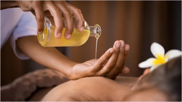 Natural Oils for Massage: బాడీ మసాజ్.. ఏ నూనెలు వాడాలంటే..