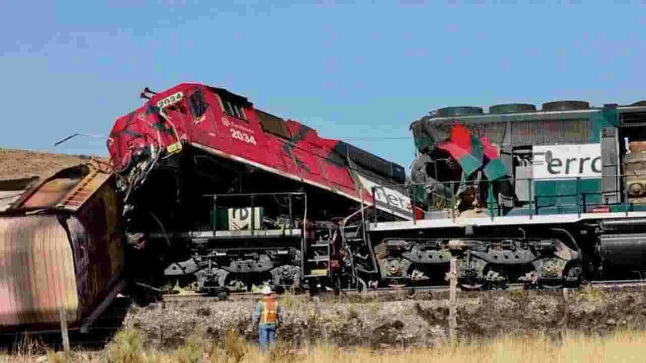 Train Derailment: పట్టాలు తప్పిన రైలు.. 13 మంది మృతి, 98 మంది గాయాలు