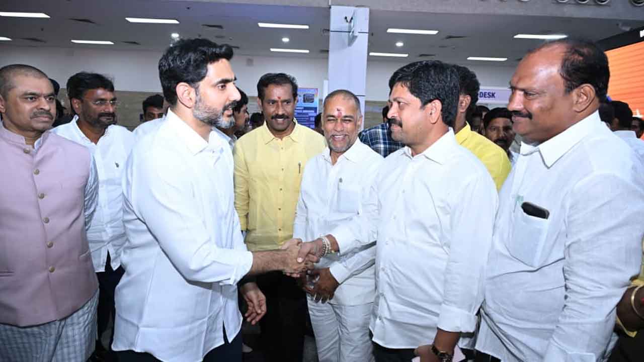 Nara Lokesh: విశాఖలో లోకేశ్‌కు ఘన స్వాగతం..