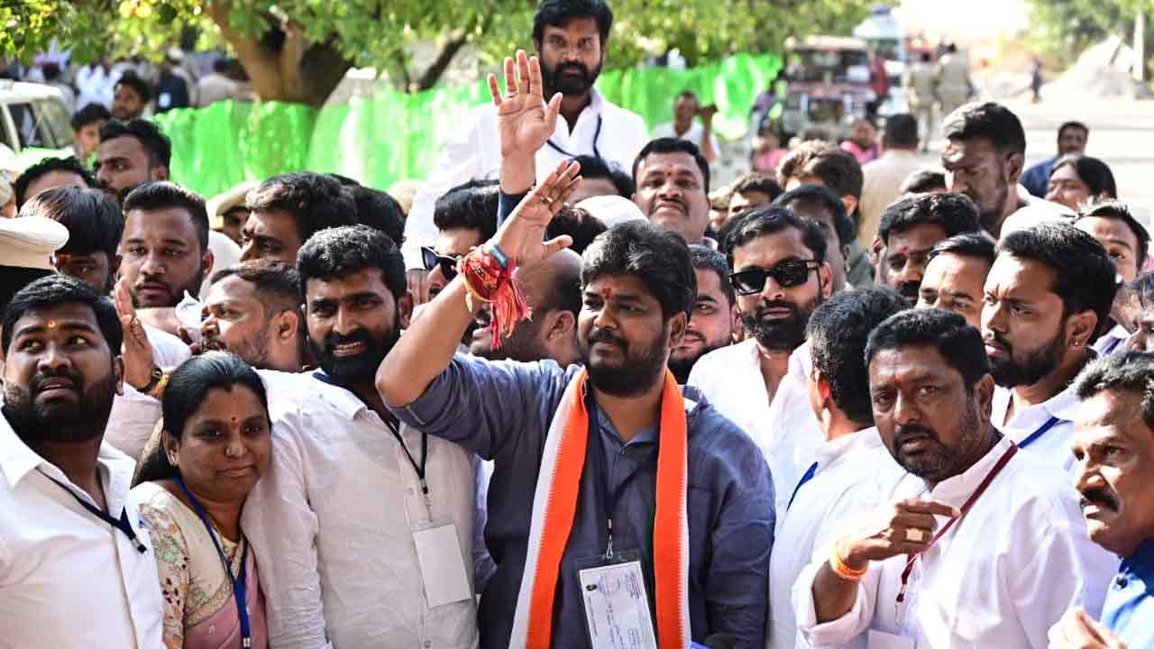 MLA Naveen Yadav: ఎమ్మెల్యేగా ధృవపత్రం అందుకున్న నవీన్ యాదవ్.. 