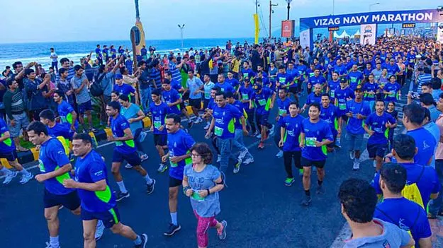 Navy Marathon: విశాఖ బీచ్ రోడ్డులో ఉత్సాహంగా నేవీ మారథాన్