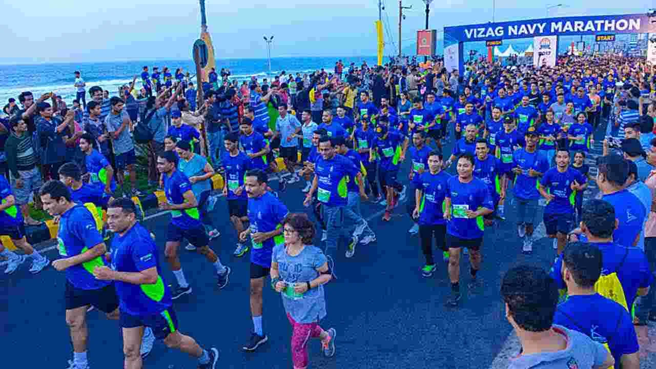 Navy Marathon: విశాఖలో నేవీ మారథాన్‌.. హాజరైన విదేశీ రన్నర్లు