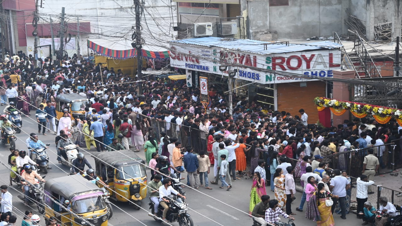 చార్మినార్ భాగ్యలక్ష్మీ దేవాలయానికి పోటేత్తిన భక్తులు