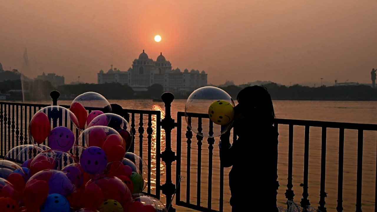 ట్యాంక్ బండ్‌పై న్యూ ఇయర్ జ్యోష్.. 