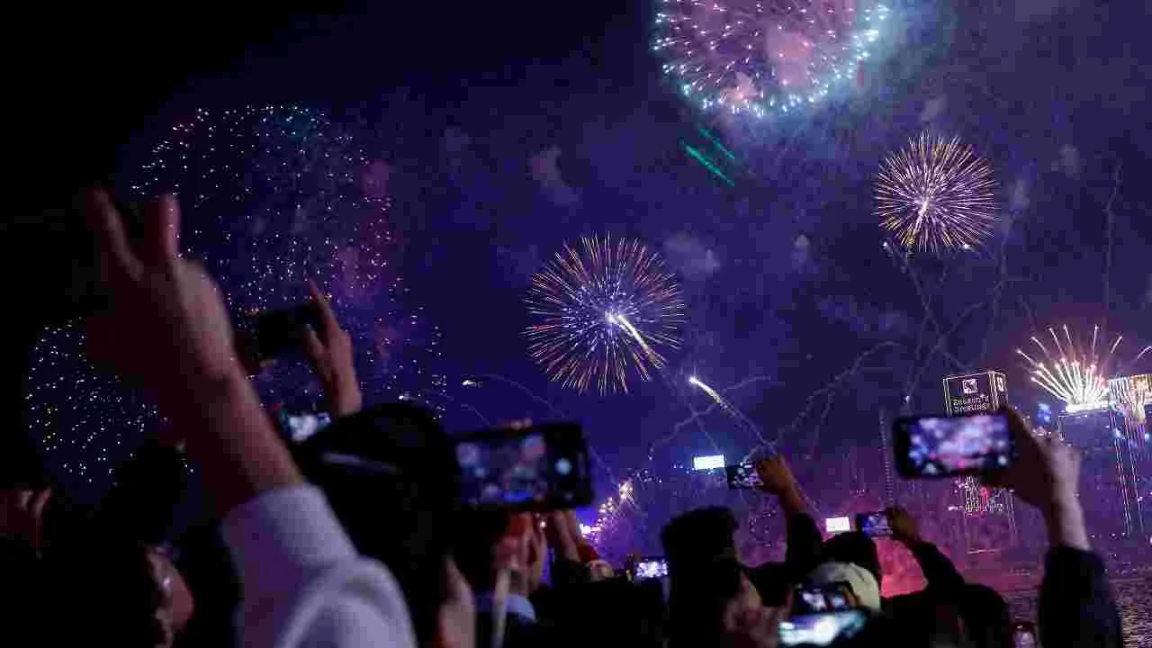 New Year Celebration Permission: న్యూ ఇయర్ సెలబ్రేట్ చేసుకోవాలనుకుంటున్నారా? పర్మిషన్ ఉండాల్సిందే..