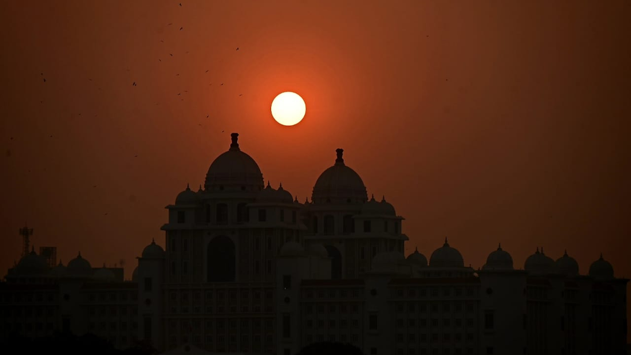 ట్యాంక్ బండ్‌పై న్యూ ఇయర్ జ్యోష్.. 