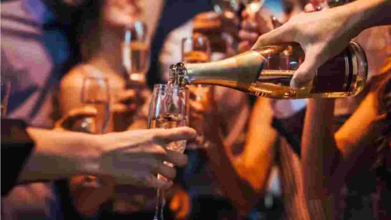 New Year Celebrations: అర్థరాత్రి వరకు మద్యం అమ్మకాలు..