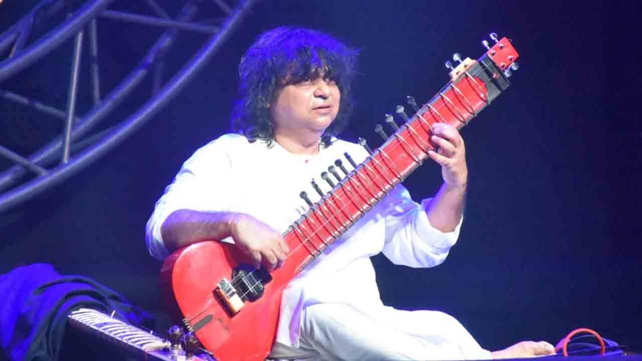 అబ్బురపరిచిన నీలాద్రి కుమార్ బృందం స్వర విన్యాసాలు