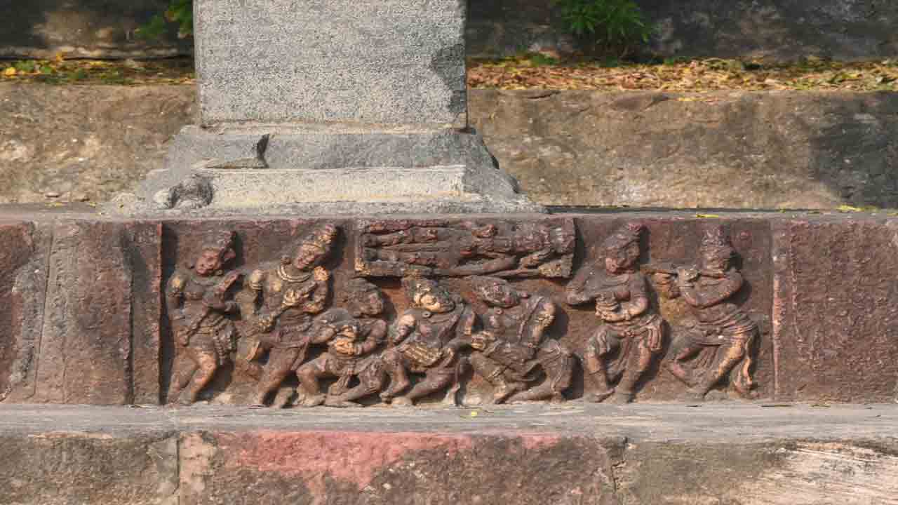 పర్యాటకులను ఆకర్షిస్తున్న అక్కన్న మాదన్న గుహలు