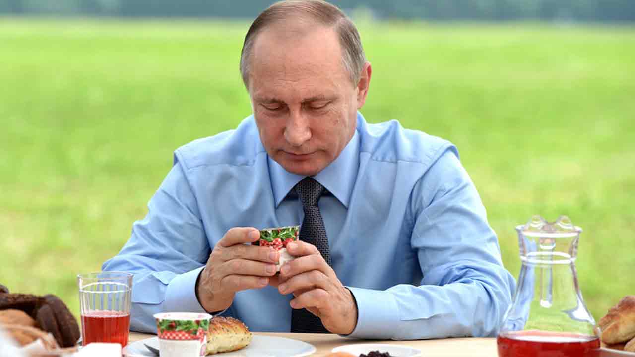 రష్యా అధ్యక్షుడు పుతిన్ ఇంత సింపుల్ ఫుడ్ తింటాడా?.. 