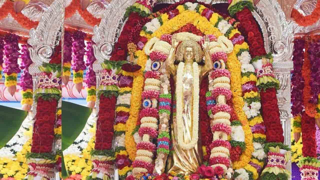 Puttaparthi Sathya Sai Baba: అంగరంగ వైభవంగా సత్య సాయి బాబా రథోత్సవం