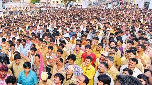 NRIs in Panchayat Elections: పంచాయతీ ఎన్నికల్లో ప్రవాసీయుల పోటీ