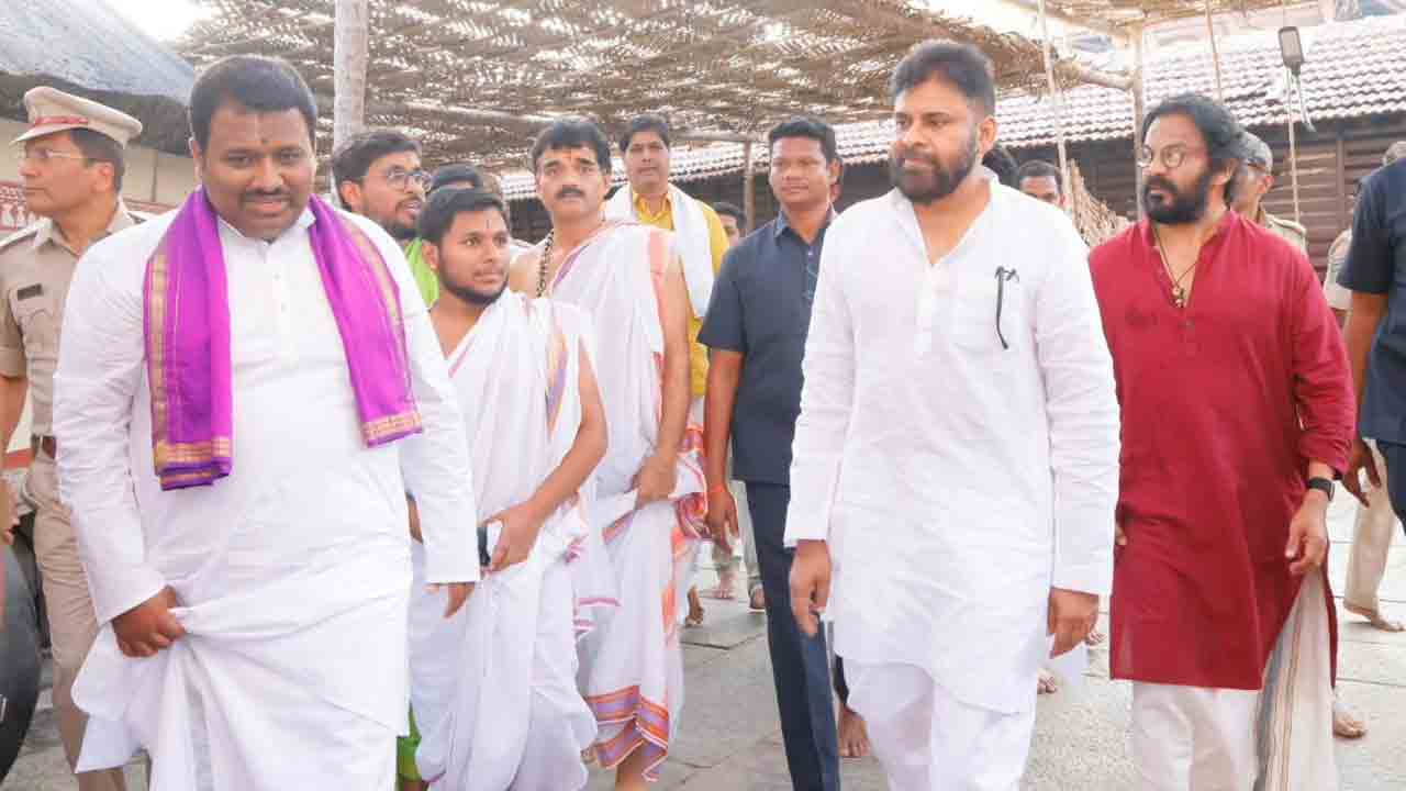 ఉడుపి శ్రీకృష్ణ మఠంలో డిప్యూటీ సీఎం పవన్ కల్యాణ్..