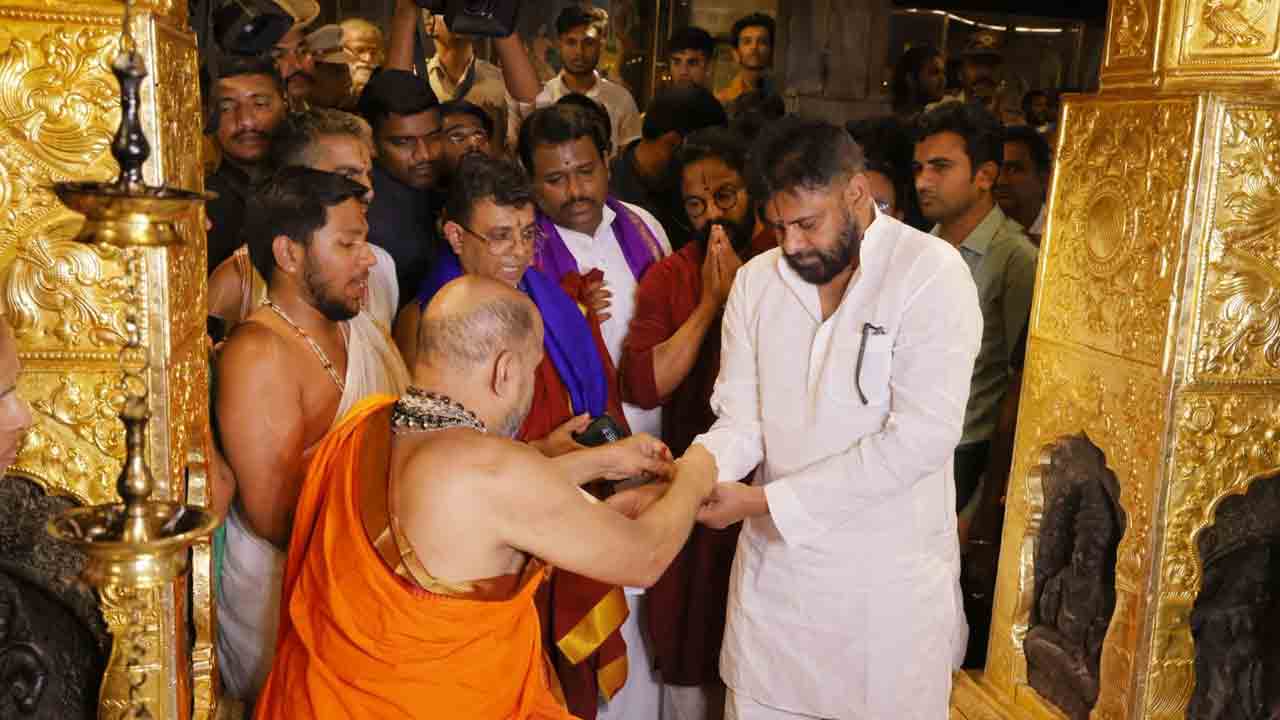 ఉడుపి శ్రీకృష్ణ మఠంలో డిప్యూటీ సీఎం పవన్ కల్యాణ్..