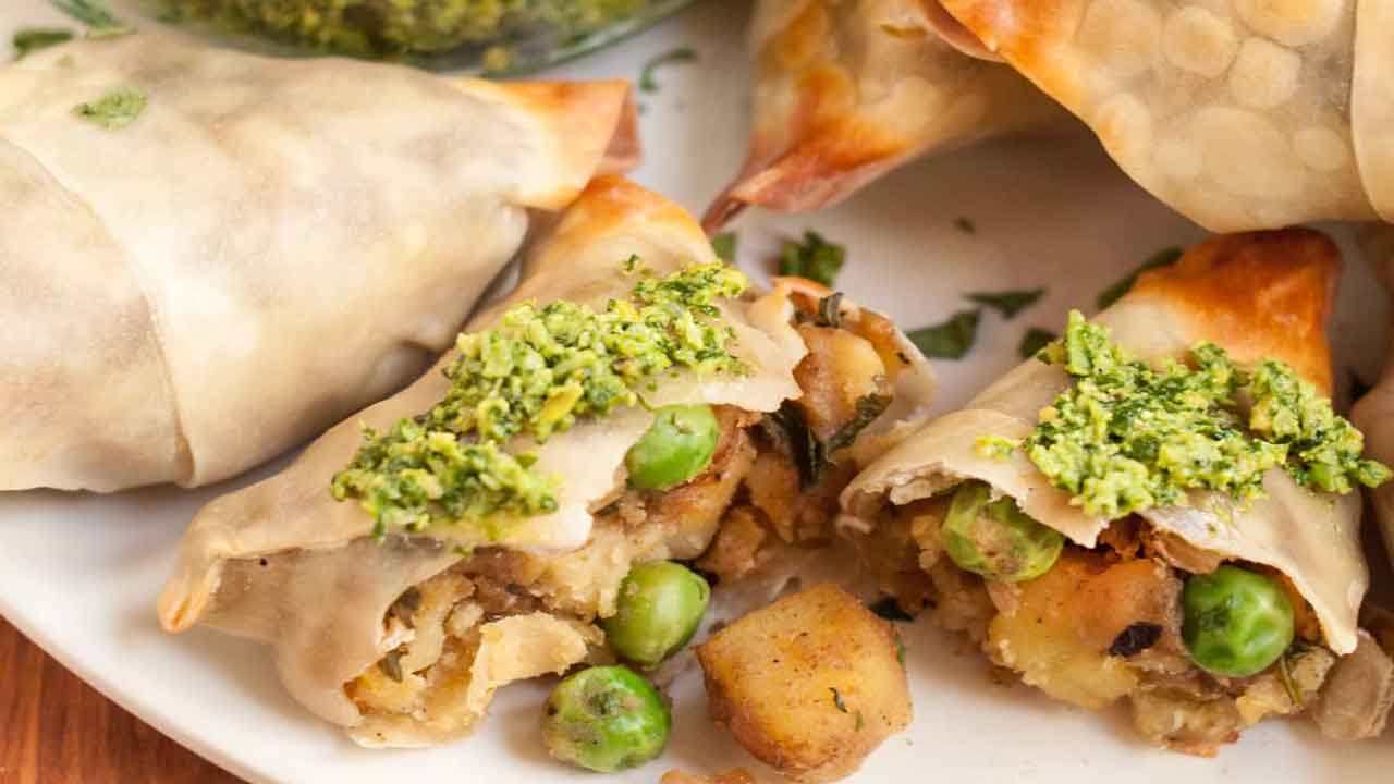 Samosas: సమోసాలను త్రిభుజాకారంలోనే ఎందుకు తయారు చేస్తారు.. సమాధానం తెలిస్తే ఆశ్చర్యపోవాల్సిందే.. 