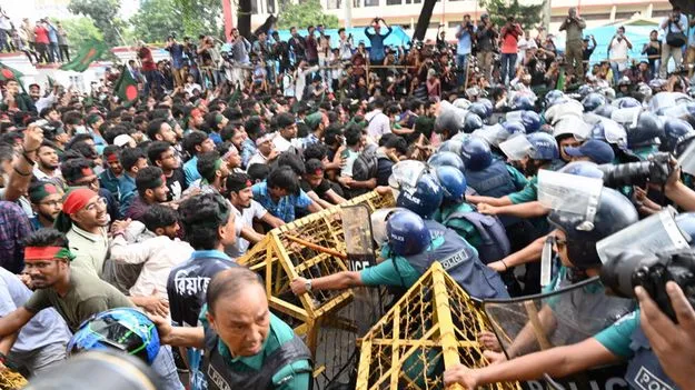 Bangladesh Protests: భారతీయుల వర్క్‌ పర్మిట్లు రద్దు చేయాలని బంగ్లాదేశ్‌లో నిరసన