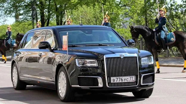 Putin Car Speciality: కారు కాదది.. రోడ్డుపై కదిలే పడవ..!
