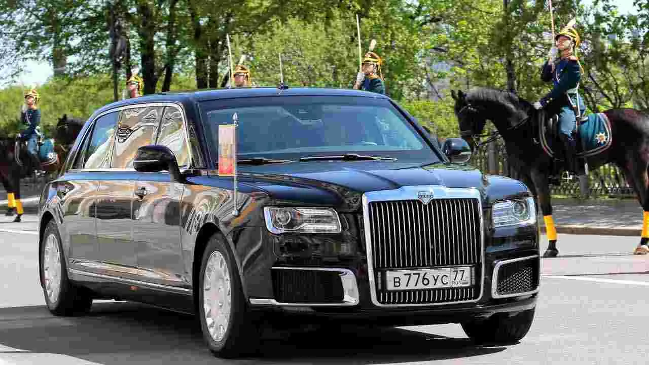 Putin Car Speciality: కారు కాదది.. రోడ్డుపై కదిలే పడవ..!