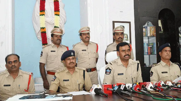 మీపై మనీల్యాండరింగ్‌ కేసు