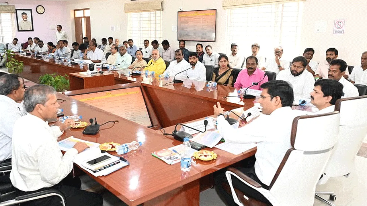 కేంద్ర నిధులు ఖర్చు చేయండి