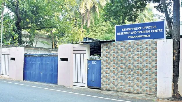 పోలీసు శాఖకు  శాశ్వత భవనాలు