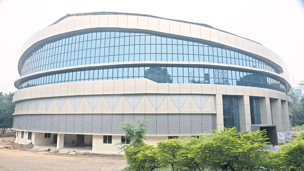 క్రీడా విభాగంపై ‘మహా’ నిర్లక్ష్యం