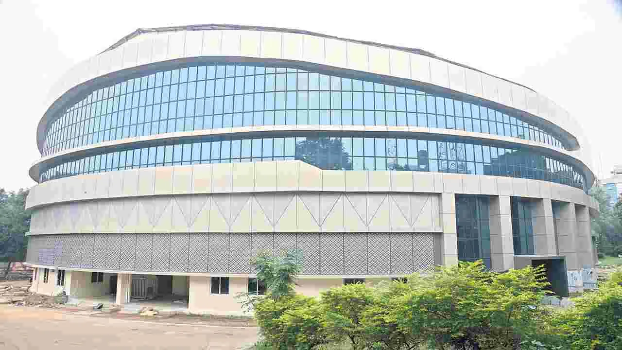 క్రీడా విభాగంపై ‘మహా’ నిర్లక్ష్యం