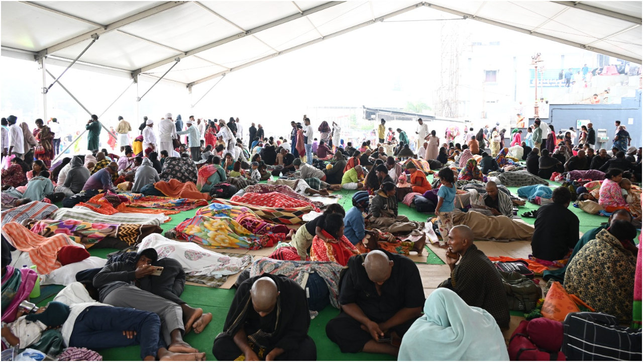 తిరుమలలో జోరు వర్షం.. భక్తుల తీవ్ర ఇబ్బందులు