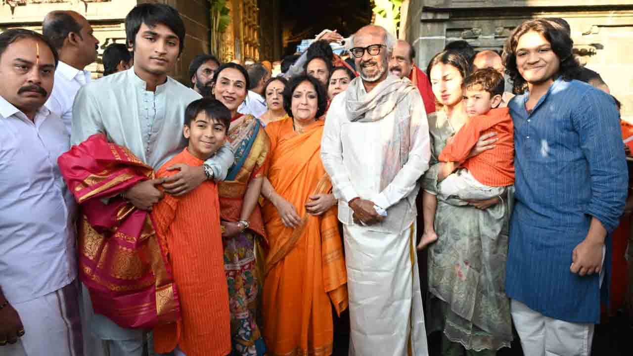 తిరుమల వేంకటేశ్వరస్వామికి సూపర్ స్టార్ రజనీకాంత్ ప్రత్యేక పూజలు