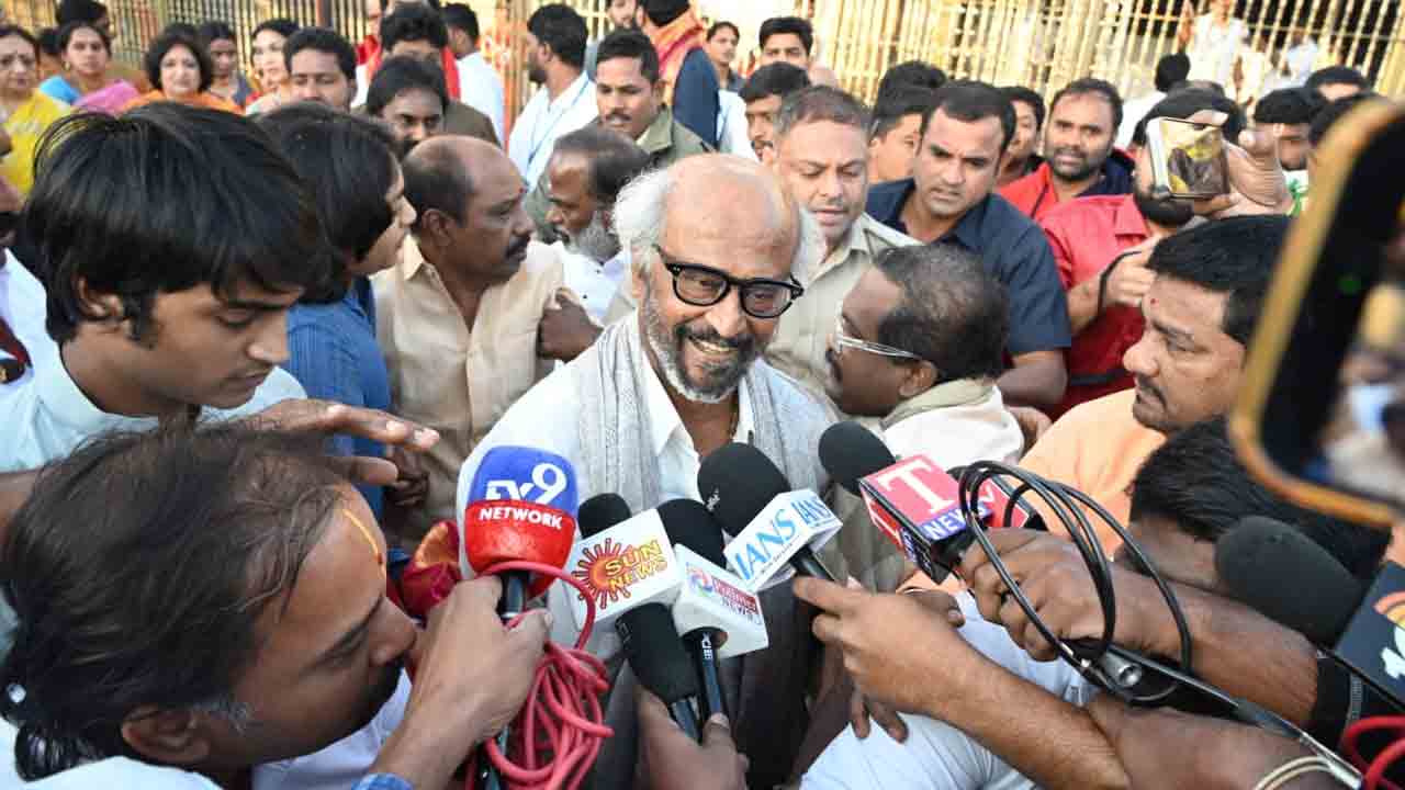 తిరుమల వేంకటేశ్వరస్వామికి సూపర్ స్టార్ రజనీకాంత్ ప్రత్యేక పూజలు