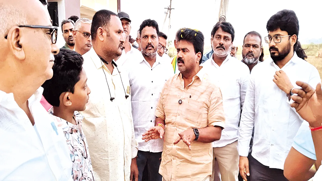 రూ.4 కోట్లతో గ్రామాల్లో పనులు:  ఎమ్మెల్యే కూన రవికుమార్‌