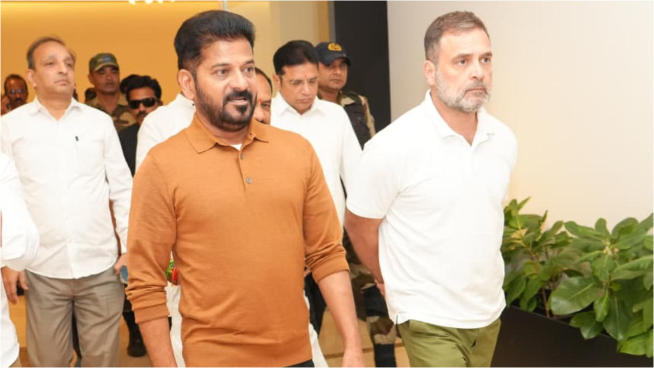 రాహుల్ గాంధీకి స్వాగతం పలికిన ముఖ్యమంత్రి రేవంత్ రెడ్డి