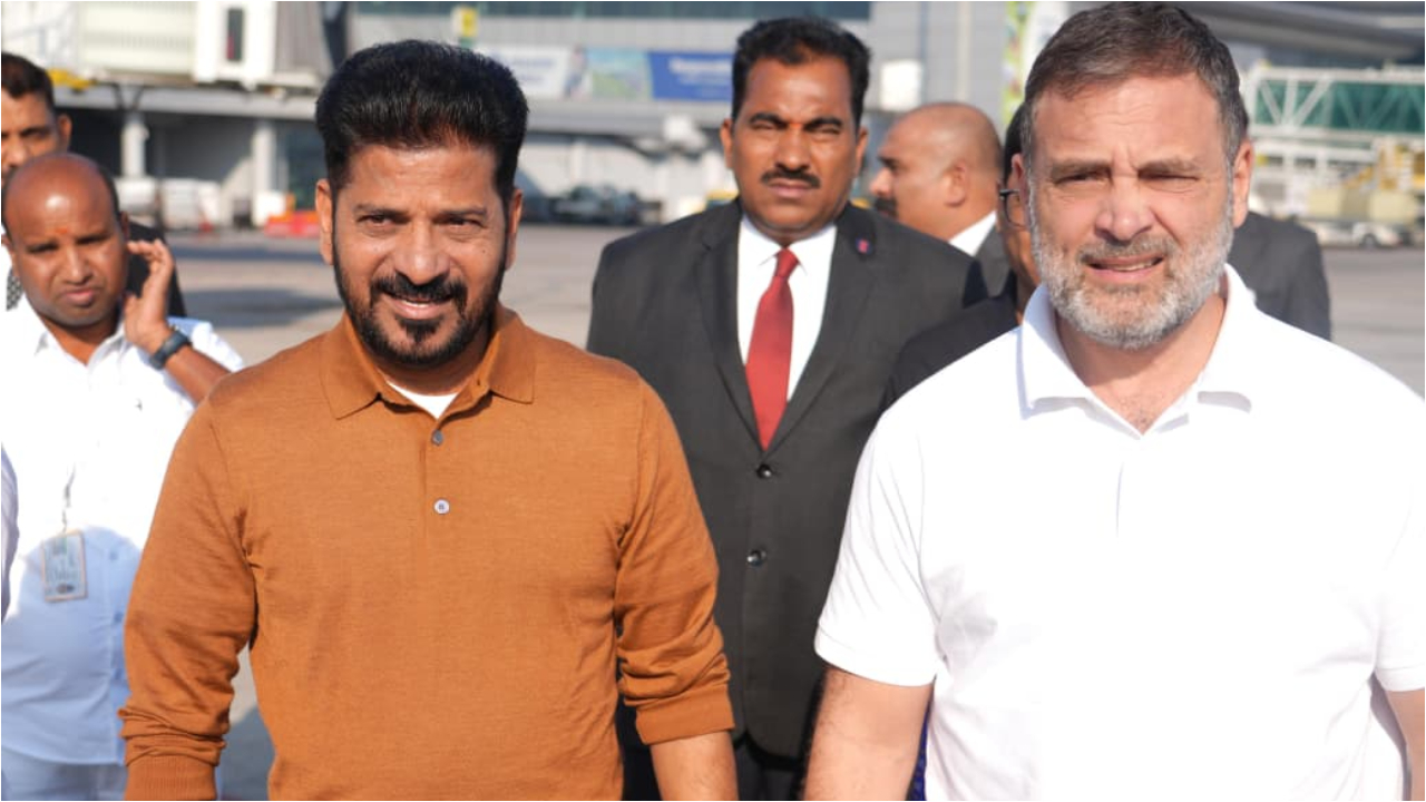 రాహుల్ గాంధీకి స్వాగతం పలికిన ముఖ్యమంత్రి రేవంత్ రెడ్డి
