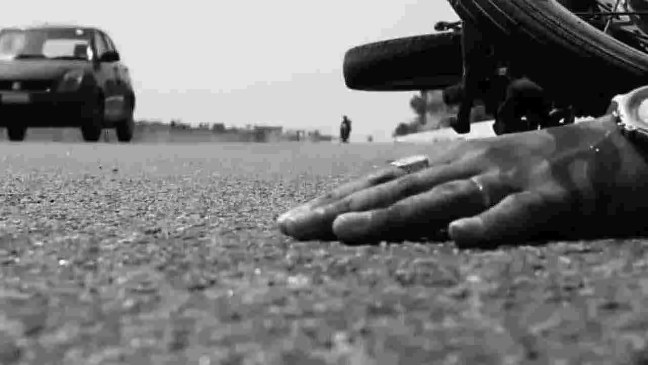 Road Accident: ఏలూరు జిల్లాలో ఘోర రోడ్డు ప్రమాదం: ముగ్గురు యువకులు మృతి