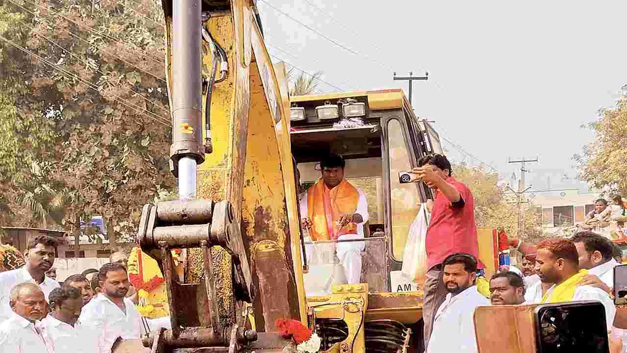 నియోజకవర్గ అభివృద్ధికి కృషి