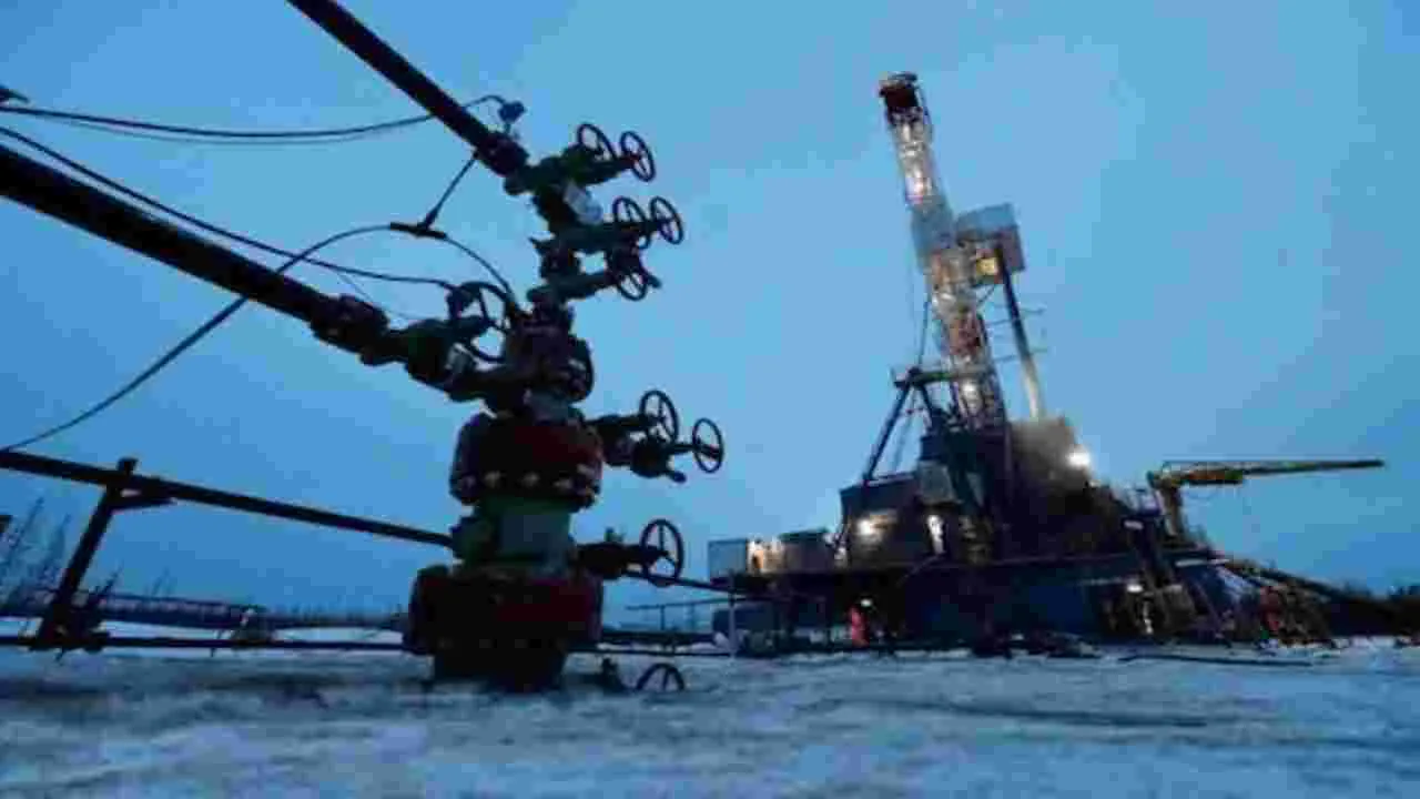 Russian Oil Imports: రష్యా, యూఎస్ నుంచి చమురు దిగుమతులు.. రిఫైనరీలను వివరాలు కోరిన కేంద్రం