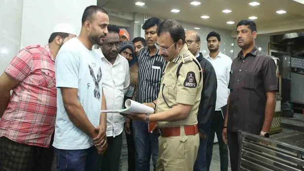 CP Sajjanar: నగరంలో సీపీ సజ్జనార్ ఆకస్మిక తనిఖీలు.. పోలీసులకు కీలక ఆదేశాలు