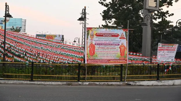 అక్రమ హోర్డింగ్‌లు.. యథేచ్ఛగా ఫ్లెక్సీలు