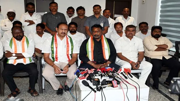 ఉనికిని చాటుకునేందుకే సీఎంపై విమర్శలు