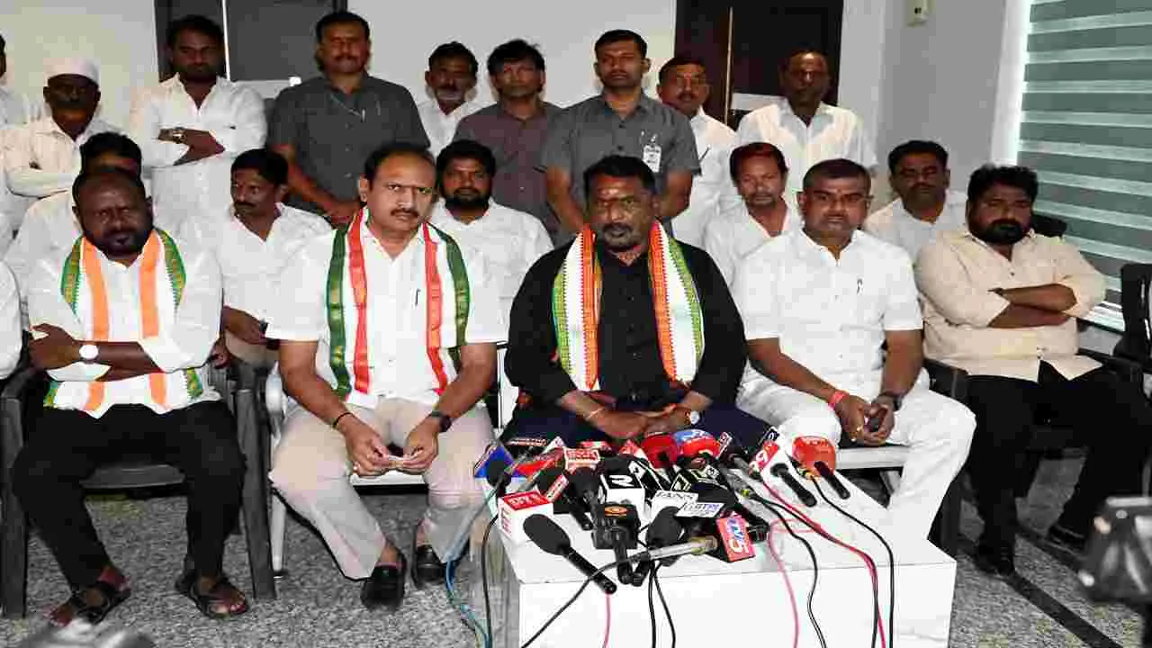 ఉనికిని చాటుకునేందుకే సీఎంపై విమర్శలు