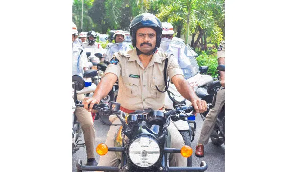 హెల్మెట్‌ బరువు కాదు.. బాధ్యత 