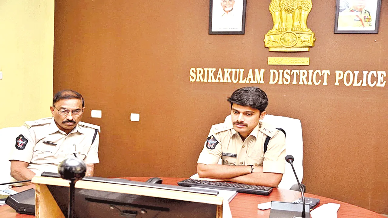 నిర్ణీత గడువులో వినతులకు పరిష్కారం చూపాలి