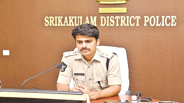 క్రమశిక్షణ, సమర్థతతో పనిచేయాలి