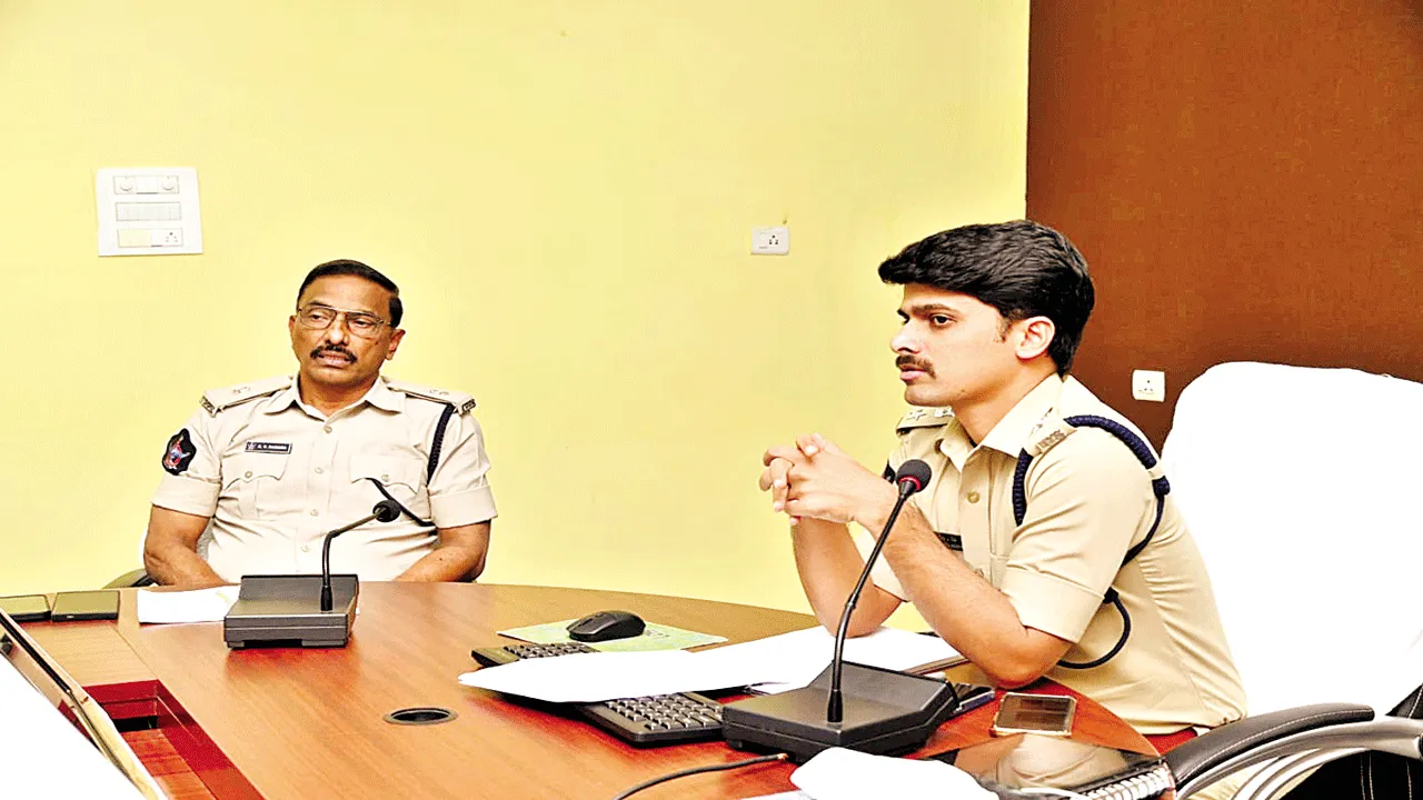 సమగ్ర వ్యక్తిత్వ వికాస శిక్షణ అందించాలి